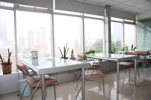 �Ͼ����˹�˾